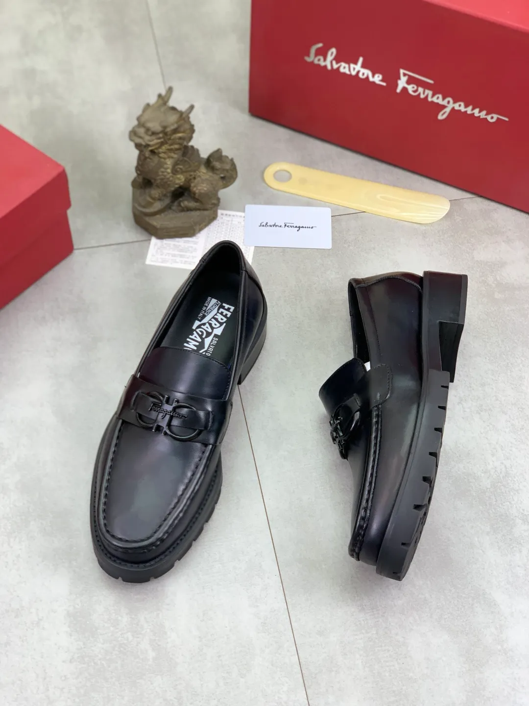 Men's Men's Shoes 💰P480💰[New Style] Water-dyed Niuli 🆘[Salvatore Ferragamo] Ferragamo's latest casual business leather shoes for men! Listed simultaneously! The fabric is made of specially imported original calfskin, and the interior is made of imported water-dyed cowhide. It is absolutely luxurious and leads the fashion trend. Matching code: 38-44 (45 and 46 can be customized) Multiple colors available